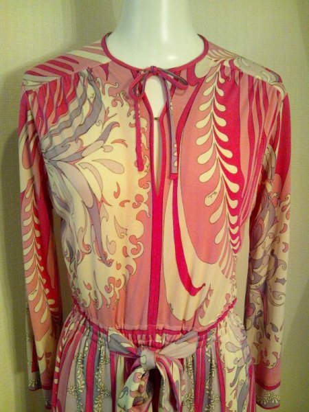 画像2: ♡Rental Dress EMILIO PUCCI(エミリオプッチ)ヴィンテージピンク×ラベンダー×ホワイトリボン付きシルクジャージードレス (2)