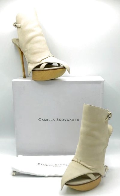 画像1: CAMILLA SKOVGAARD(カミーラスコフガード)アイボリーベージュレザーシャークソールブーティーサンダルWitch stiletto sandal ECRU37 1/2