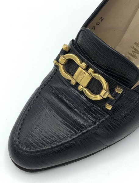 画像7: OLD FERRAGAMO(オールドフェラガモ)ブラック型押しレザー×ゴールドガンチーニ金具ヒールローファー 3 1/2D (7)