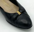 画像8: OLD FERRAGAMO(オールドフェラガモ) ブラックレザーリボン付きパンプス 6 1/2C (8)