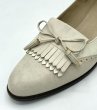 画像7: OLD FERRAGAMO(オールドフェラガモ) ライトグレージュ×アイボリーホワイトリボンタッセルヒールローファー 9 1/2AAA (7)