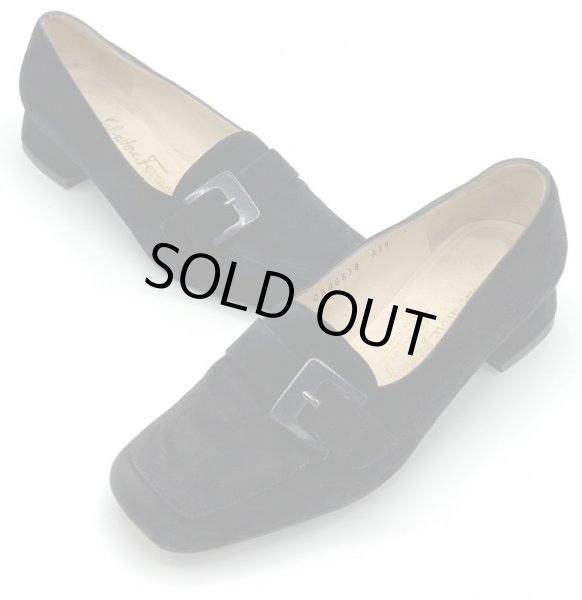 画像15: OLD FERRAGAMO(オールドフェラガモ) ブラックスエードベルト付きヒールローファー 4D (15)