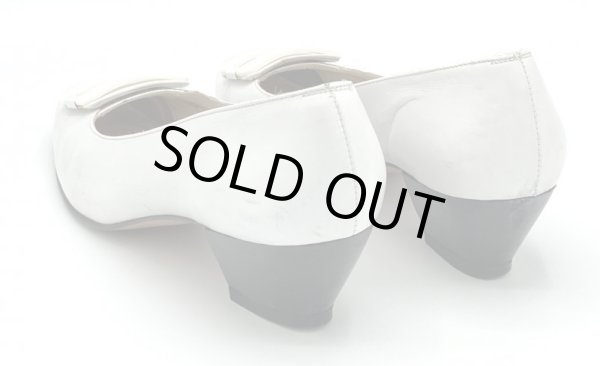 画像13: OLD FERRAGAMO(オールドフェラガモ) ホワイトレザースクエアモチーフ付きパンプス 5C (13)