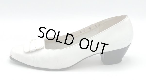 画像3: OLD FERRAGAMO(オールドフェラガモ) ホワイトレザースクエアモチーフ付きパンプス 5C (3)