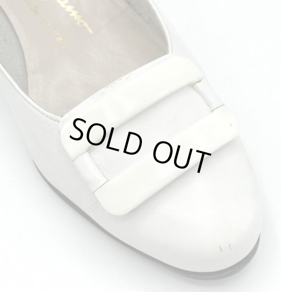 画像8: OLD FERRAGAMO(オールドフェラガモ) ホワイトレザースクエアモチーフ付きパンプス 5C (8)