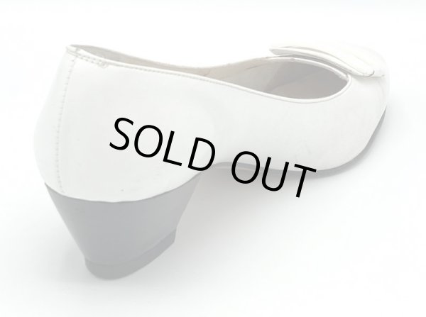 画像6: OLD FERRAGAMO(オールドフェラガモ) ホワイトレザースクエアモチーフ付きパンプス 5C (6)