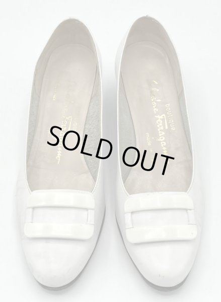 画像9: OLD FERRAGAMO(オールドフェラガモ) ホワイトレザースクエアモチーフ付きパンプス 5C (9)