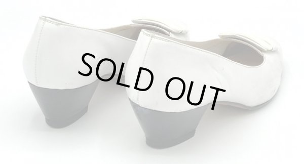 画像14: OLD FERRAGAMO(オールドフェラガモ) ホワイトレザースクエアモチーフ付きパンプス 5C (14)