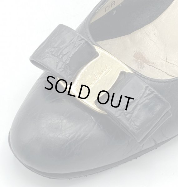 画像7: OLD FERRAGAMO(オールドフェラガモ) ブラック型押しレザーヴァラリボンパンプス 5 1/2B (7)