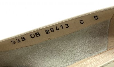 画像2: OLD FERRAGAMO(オールドフェラガモ) アイボリーベージュレザー×ゴールドヴァラリボンパンプス(リボンリカラー) 6C