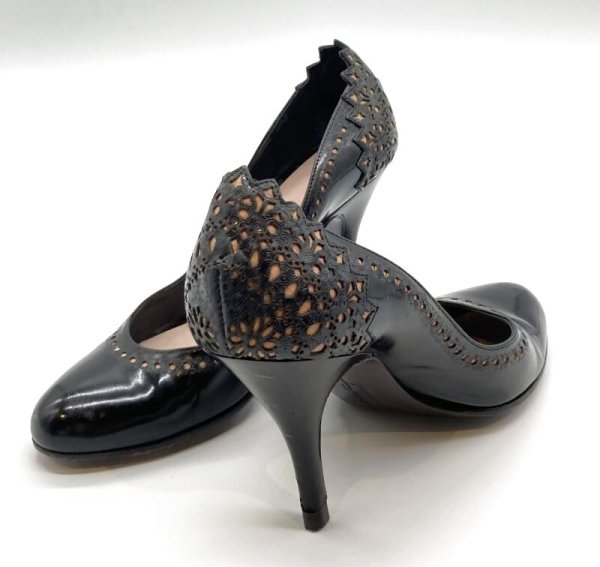 画像18: OLD FERRAGAMO(オールドフェラガモ) ブラックレザー×型押しレーザーカッティングパンプス 5C (18)