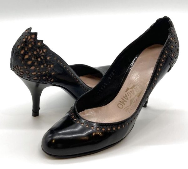 画像17: OLD FERRAGAMO(オールドフェラガモ) ブラックレザー×型押しレーザーカッティングパンプス 5C (17)
