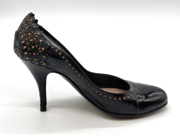 画像4: OLD FERRAGAMO(オールドフェラガモ) ブラックレザー×型押しレーザーカッティングパンプス 5C (4)