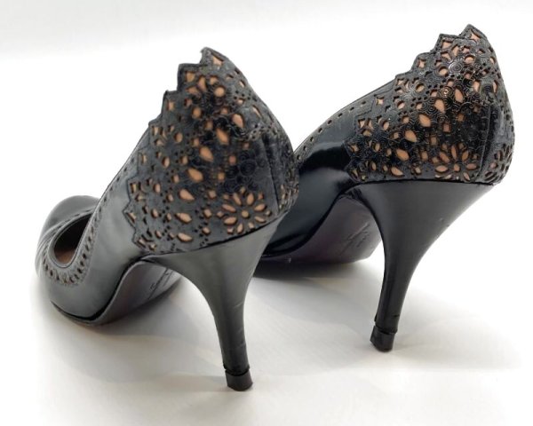 画像13: OLD FERRAGAMO(オールドフェラガモ) ブラックレザー×型押しレーザーカッティングパンプス 5C (13)