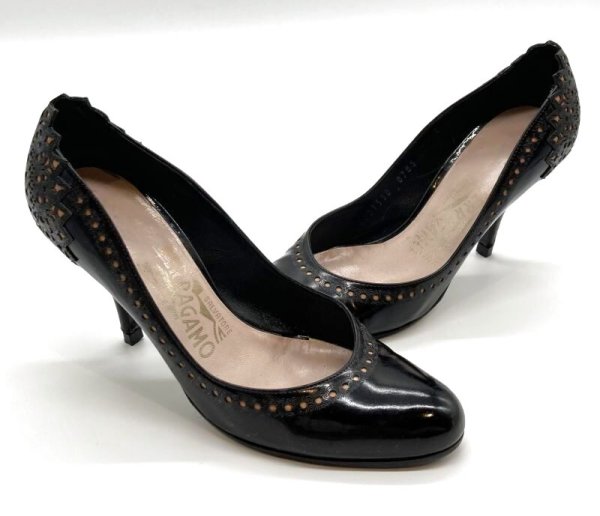 画像16: OLD FERRAGAMO(オールドフェラガモ) ブラックレザー×型押しレーザーカッティングパンプス 5C (16)