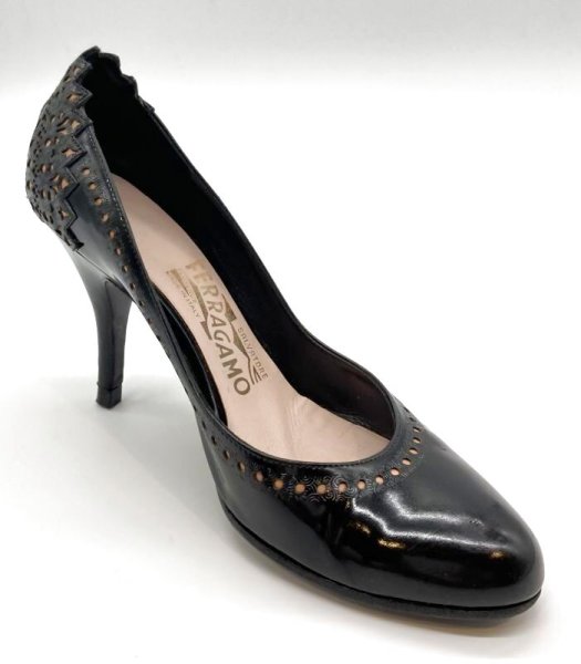 画像2: OLD FERRAGAMO(オールドフェラガモ) ブラックレザー×型押しレーザーカッティングパンプス 5C (2)