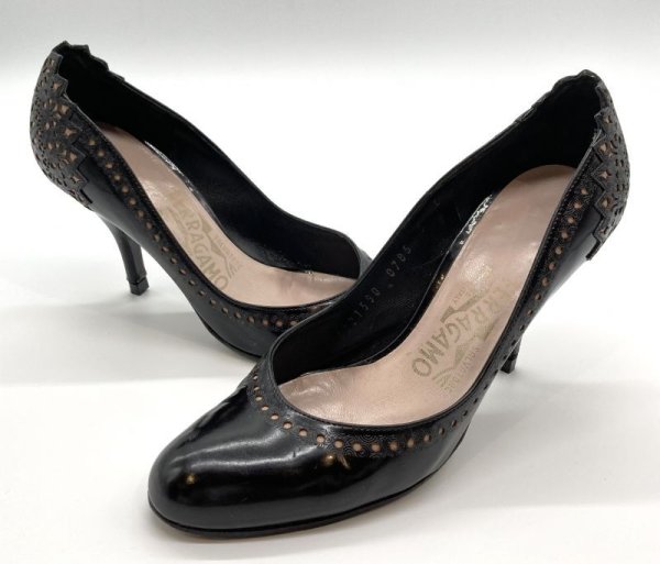 画像15: OLD FERRAGAMO(オールドフェラガモ) ブラックレザー×型押しレーザーカッティングパンプス 5C (15)