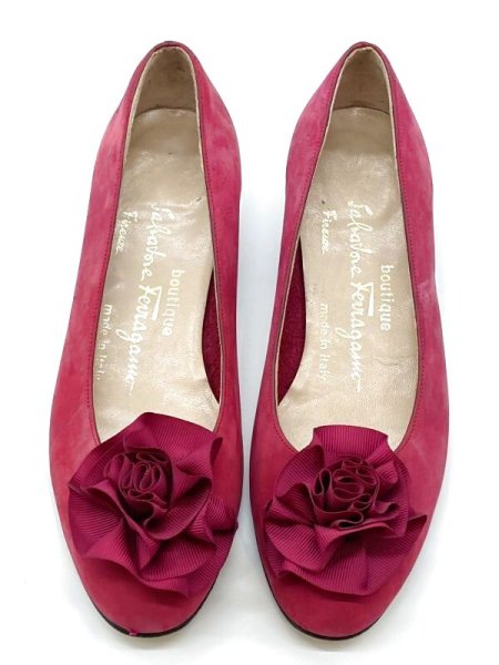 画像9: OLD FERRAGAMO(オールドフェラガモ) ピンクパープルスエードコサージュ付きパンプス 3 1/2C (9)