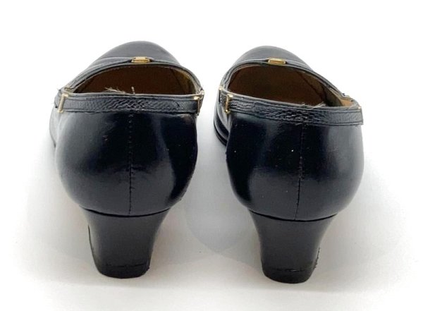 画像10: OLD FERRAGAMO(オールドフェラガモ) ダークネイビーレザーヴァラ金具リボンパイピングパンプス 41/2C (10)