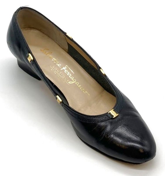 画像2: OLD FERRAGAMO(オールドフェラガモ) ダークネイビーレザーヴァラ金具リボンパイピングパンプス 41/2C (2)