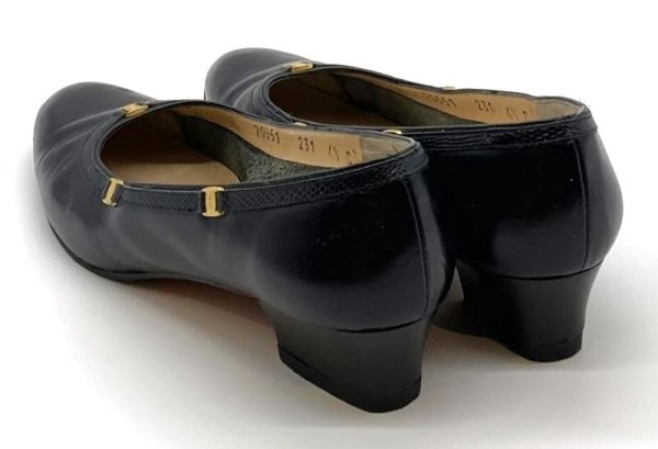 画像13: OLD FERRAGAMO(オールドフェラガモ) ダークネイビーレザーヴァラ金具リボンパイピングパンプス 41/2C (13)