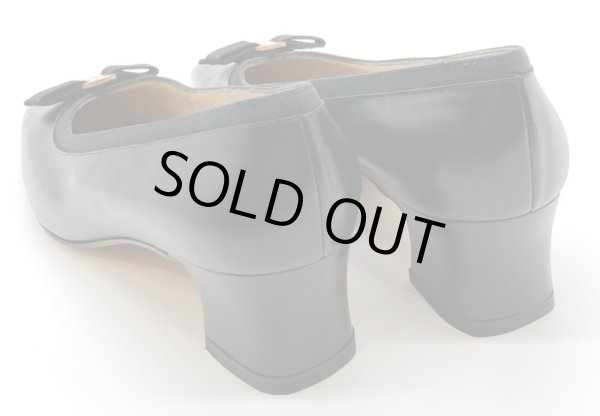 画像13: OLD FERRAGAMO(オールドフェラガモ) ブラックレザーミニヴァラ金具×リボンパンプス 6D (13)