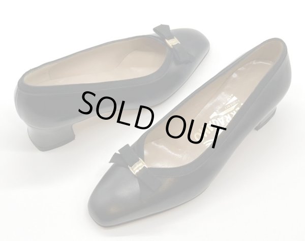 画像17: OLD FERRAGAMO(オールドフェラガモ) ブラックレザーミニヴァラ金具×リボンパンプス 6D (17)