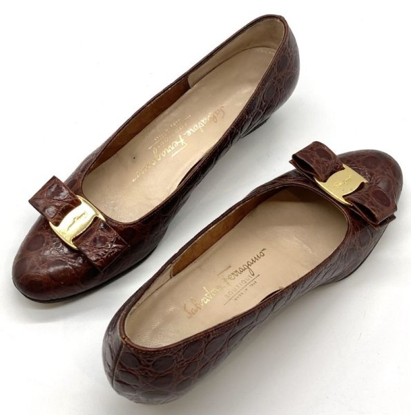 画像18: OLD FERRAGAMO(オールドフェラガモ) レッドブラウン型押しレザーヴァラリボンパンプス 6 1/2C (18)