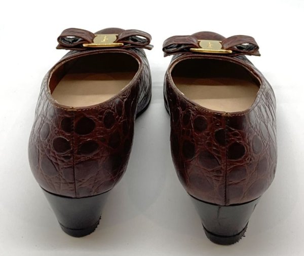 画像10: OLD FERRAGAMO(オールドフェラガモ) レッドブラウン型押しレザーヴァラリボンパンプス 6 1/2C (10)