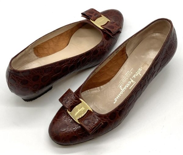 画像17: OLD FERRAGAMO(オールドフェラガモ) レッドブラウン型押しレザーヴァラリボンパンプス 6 1/2C (17)