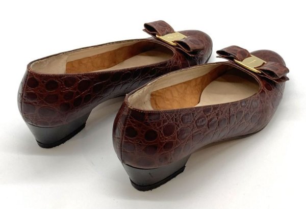 画像14: OLD FERRAGAMO(オールドフェラガモ) レッドブラウン型押しレザーヴァラリボンパンプス 6 1/2C (14)