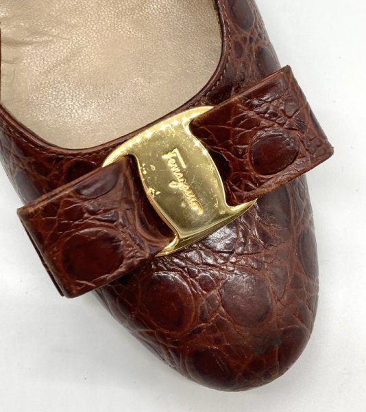 画像8: OLD FERRAGAMO(オールドフェラガモ) レッドブラウン型押しレザーヴァラリボンパンプス 6 1/2C (8)