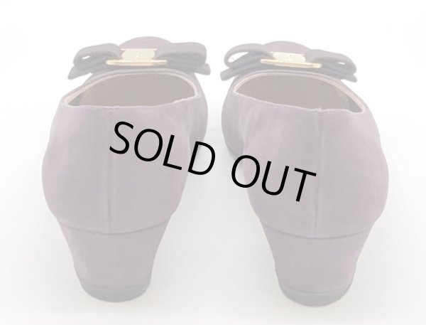 画像10: OLD FERRAGAMO(オールドフェラガモ) ダークパープルスエードヴァラリボンパンプス 7AA (10)