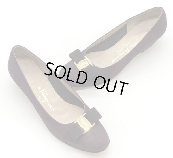 画像16: OLD FERRAGAMO(オールドフェラガモ) ダークパープルスエードヴァラリボンパンプス 7AA (16)