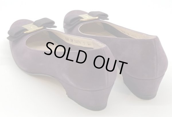 画像13: OLD FERRAGAMO(オールドフェラガモ) ダークパープルスエードヴァラリボンパンプス 7AA (13)