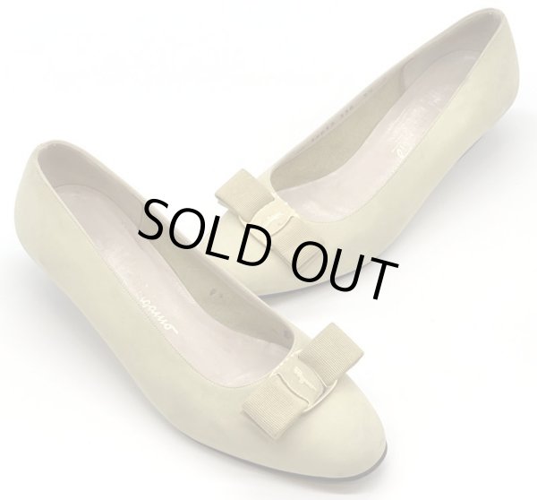 画像16: OLD FERRAGAMO(オールドフェラガモ/ヴィンテージ) ピスタチオグリーンスエードレザーヴァラリボンパンプス 7 1/2C (16)