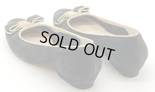 画像13: OLD FERRAGAMO(オールドフェラガモ) ブラックスエード×ゴールドパイピングヴァラリボンパンプス 6B (13)