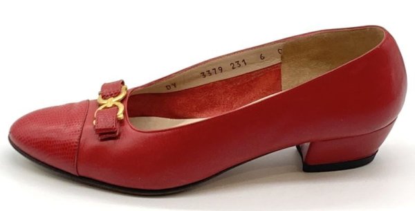 画像3: OLD FERRAGAMO(オールドフェラガモ) レッドレザー×ガンチーニゴールド金具リボンパンプス 6C (3)