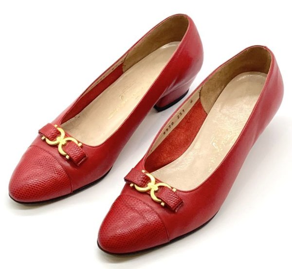画像11: OLD FERRAGAMO(オールドフェラガモ) レッドレザー×ガンチーニゴールド金具リボンパンプス 6C (11)