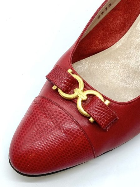画像7: OLD FERRAGAMO(オールドフェラガモ) レッドレザー×ガンチーニゴールド金具リボンパンプス 6C (7)