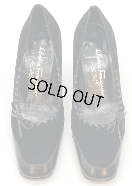 画像9: OLD FERRAGAMO(オールドフェラガモ) ブラックスエード×レザーリボンパンプス 4 1/2D (9)