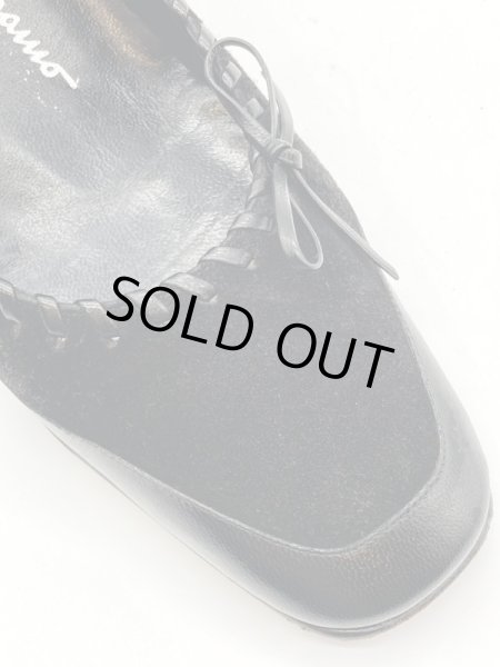 画像8: OLD FERRAGAMO(オールドフェラガモ) ブラックスエード×レザーリボンパンプス 4 1/2D (8)