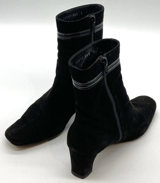 画像18: OLD FERRAGAMO(オールドフェラガモ) ブラックスエードヴァラ金具付きショートブーツ 5C (18)