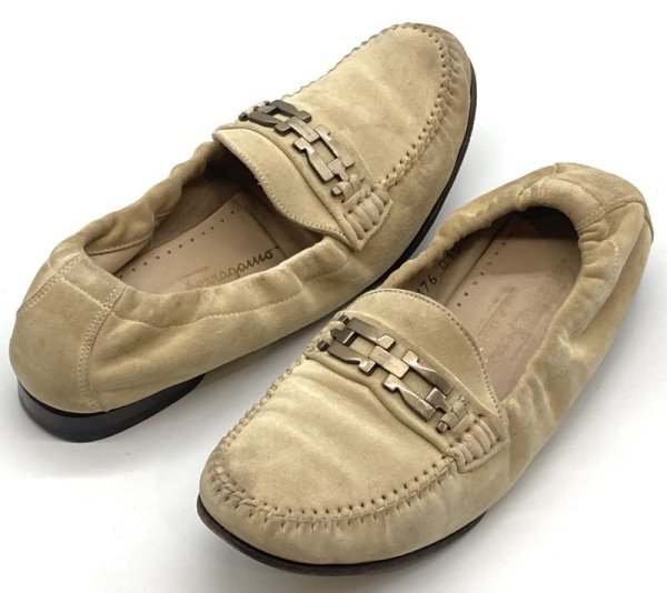 画像17: OLD FERRAGAMO(オールドフェラガモ) ベージュスエードスリッポンビット金具付きローファー 6C (17)