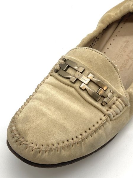 画像5: OLD FERRAGAMO(オールドフェラガモ) ベージュスエードスリッポンビット金具付きローファー 6C (5)