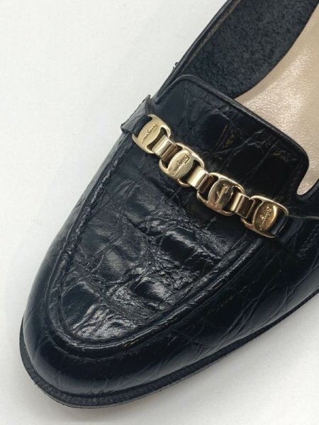 画像7: OLD FERRAGAMO(オールドフェラガモ)ブラック型押しレザーヴァラ金具付きスリッポンローファー 6 1/2C (7)