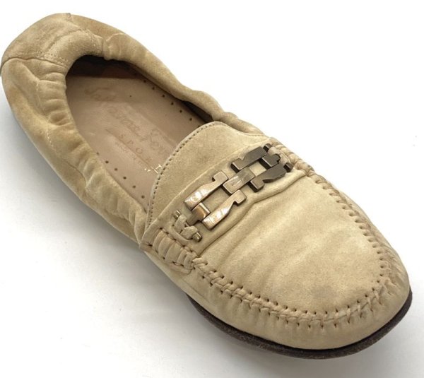 画像2: OLD FERRAGAMO(オールドフェラガモ) ベージュスエードスリッポンビット金具付きローファー 6C (2)
