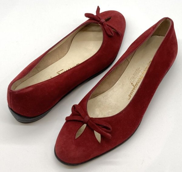 画像17: OLD FERRAGAMO(オールドフェラガモ) ボルドースエードリボンフラットパンプス 7C (17)