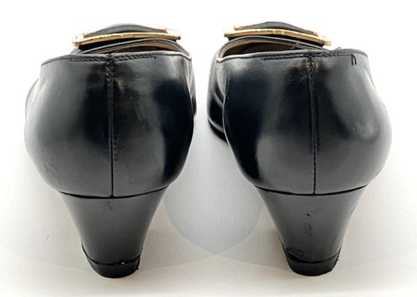 画像10: OLD FERRAGAMO(オールドフェラガモ)ゴールド金具付きブラックレザーパンプス 4C (10)