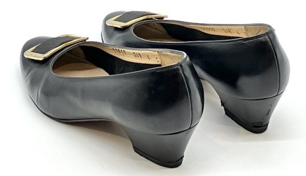 画像13: OLD FERRAGAMO(オールドフェラガモ)ゴールド金具付きブラックレザーパンプス 4C (13)